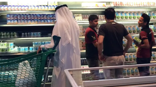 متسوقون في الدوحة