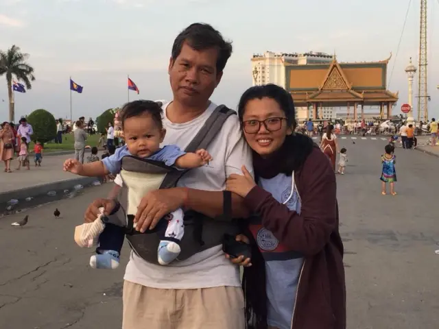 นายมุนี พร้อมภรรยาและลูกชาย