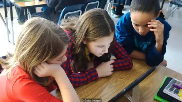 बच्ची, टैबलेट, शिक्षा