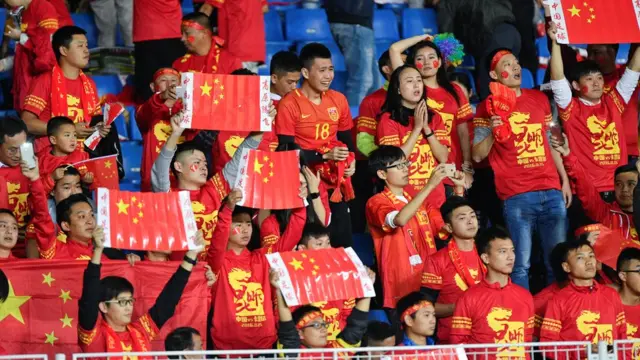 Fãs assistem a jogo entre China e Catarbet 36t5novembrobet 36t52016