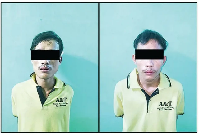 အဝါရောင် ဝန်ထမ်းစပို့ရှပ်အင်္ကျီ ဝတ်ထားတဲ့ အမျိုးသားနှစ်ဦးကို မျက်စိတဝိုက် အမဲရောင်ကာထားပြီး မတ်ရပ်ရပ်နေကြပုံ 