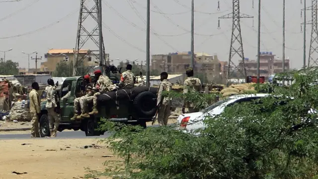 খার্তুমের রাস্তায় সেনাবাহিনী