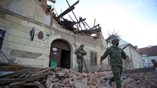 Destroços do terremoto na Croácia