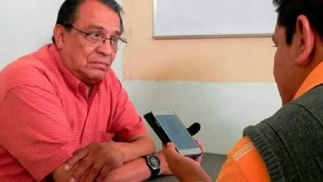 Maximino Rodríguez siendo entrevistado