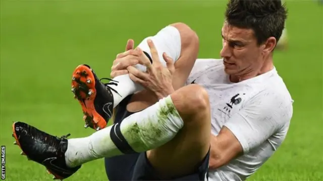 Laurent Koscielny ntabwo arongera gukina kuva yakinira Arsenal ubwo yatsindwaga na Atletico Madrid mu kwezi kwa gatanu mu mikino ya kimwe cya kabiri cya Europa League