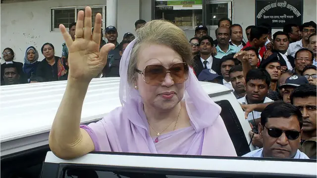 গত মার্চ মাসে খালেদা জিয়ার অন্যতম আইনজীবী হিসেবে লর্ড কার্লাইলকে নিয়োগ করা হয়