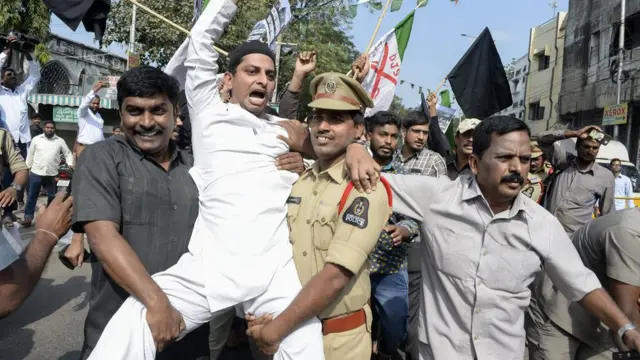 مجرموں کو یہ پتہ ہے وہ جرم کے بعد بچ جائیں گے اور انھیں معاشرے اور سیاست کے ایک طبقے کی پشت پناہی حاصل ہے۔