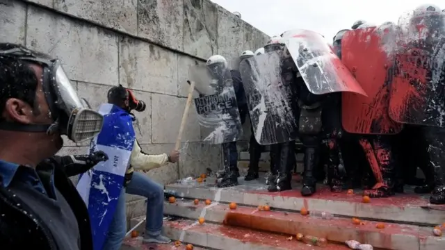 Sukob demonstranata i policije