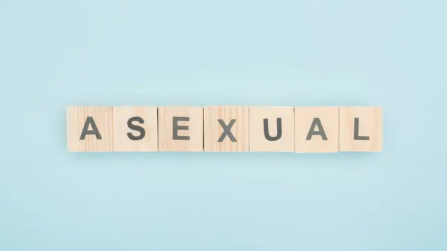 Letrero que dice "asexual"