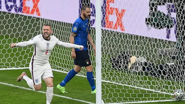 shaw'un gol sonrası sevinci