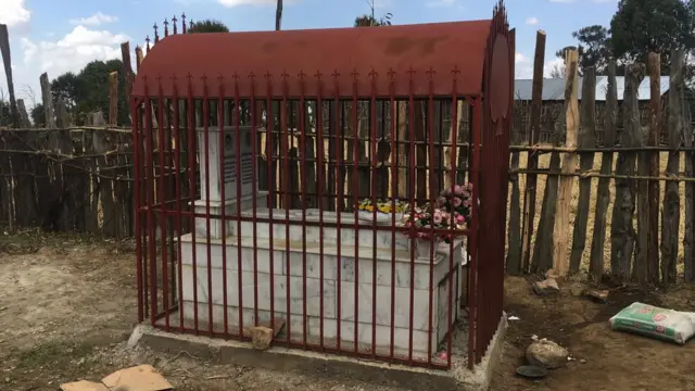 Siidaan haaraan ijaarameefi lafeen isaanii sirnaan awwaalameera