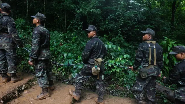 ภารกิจถ้ำหลวง: ทีมค้นหาเชื่อยังมีชีวิตอยู่ เตรียมแผนสอนเด็กดำน้ำออกจากถ้ำ