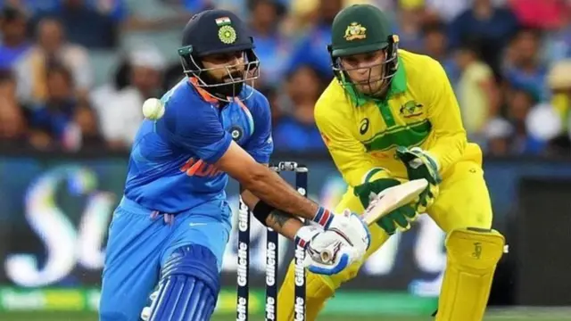 பந்தை அடித்து ஆடும் இந்திய அணித்தலைவர் விராட் கோலி