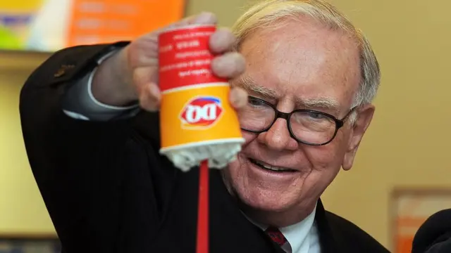 Warren Buffett com a sobremesa Blizzard