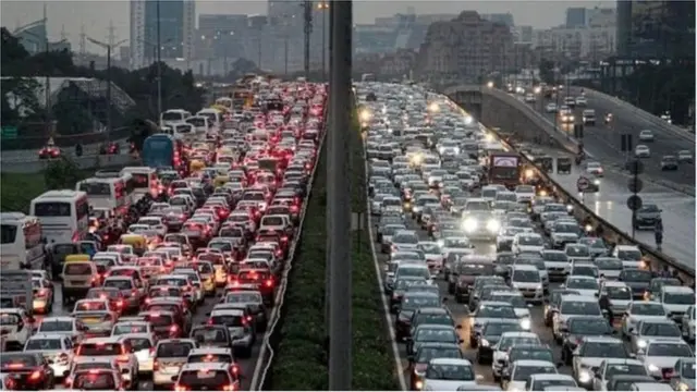 वाहन उद्योगाला मंदी का?