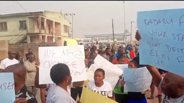 Awọn alatilẹyin awọn oludije gomina ni Ekiti to n se iwọde