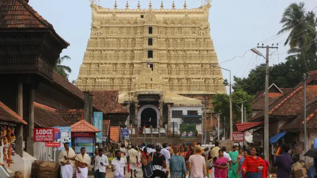 বিশ্বের সবথেকে ধনী মন্দির বলে পরিচিত কেরালার শ্রী পদ্মনাভস্বামী মন্দি