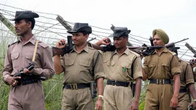 আসামে বাংলাদেশ সীমান্তে বিএসএফের টহল