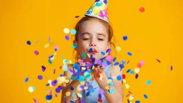 Niña en cumpleños