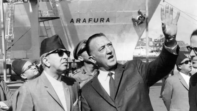 राजा महेन्द्रले ब्रिटेन र पाकिस्तानबाट मानार्थ फिल्डमार्सलको सम्मान प्राप्त गरेका थिए