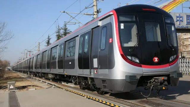 中车青岛四方生产的港铁市区贤列车（新华社图片21/12/2017）