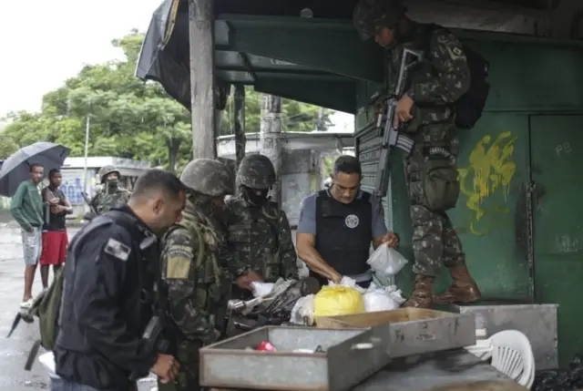 الجيش في شوارع ريو دي جانيرو