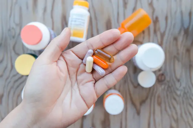 Por que o consumo diário de suplementos pode fazer mais mal do que bem