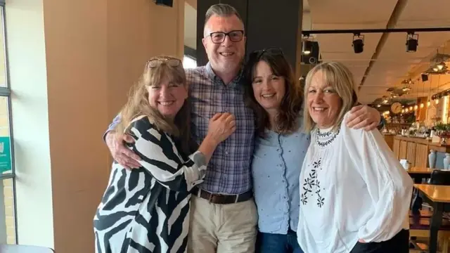 اپنے پرانے ساتھیوں سے مل کر انھیں اچھا لگا