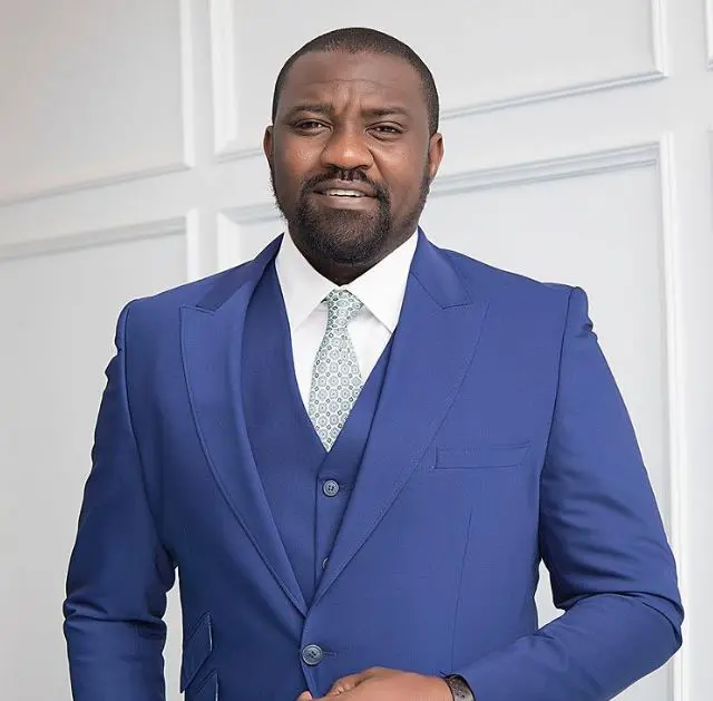John Dumelo 