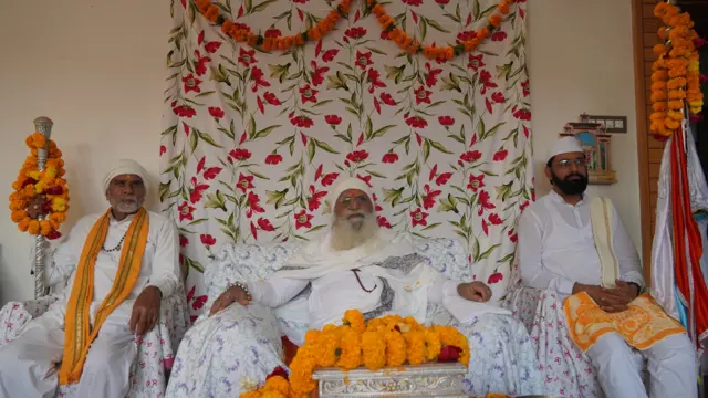 સતપંથી વિરુદ્ધ સનાતની