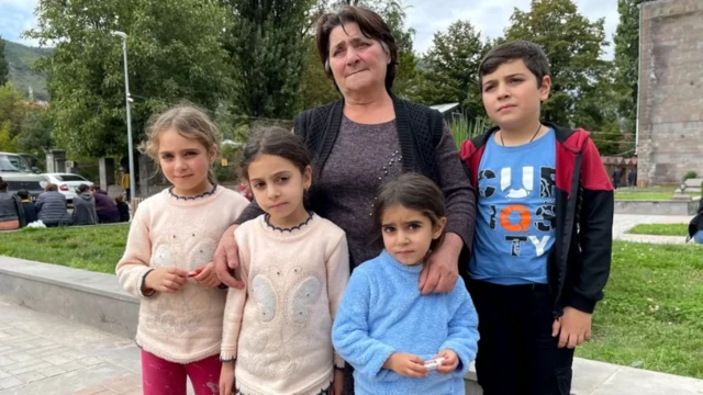 विस्थापित आर्मीनियाई लोग