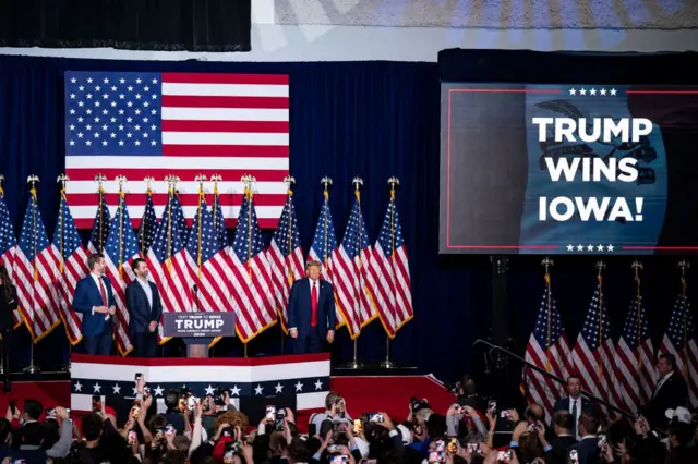 Ông Donald Trump thắng lớn trong cuộc họp kín của Đảng Cộng Hòa tại Iowa