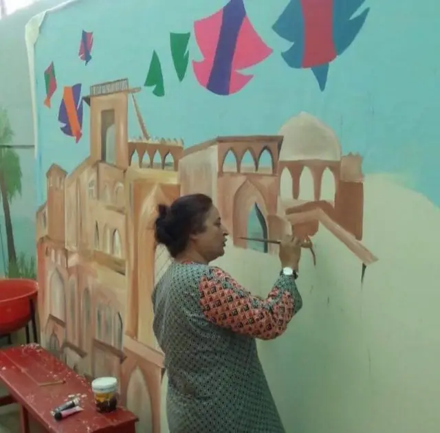 सितारा आर्टिस्ट हैं और सिंगल मॉम हैं.