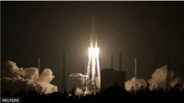 Long March 5 ni roketi kubwa ya kiwango cha Delta-IV Heavy ya Marekani