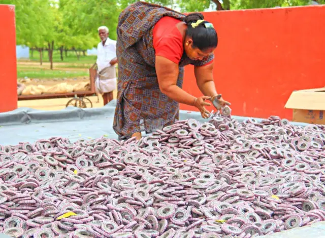 சரியான பட்டாசை தேர்வு செய்வது எப்படி?