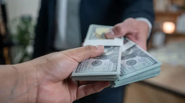 पैसा, व्यवसाय