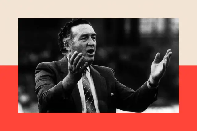 "Bóng đá không là gì nếu thiếu người hâm mộ."