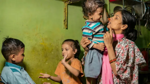 ગુજરાત, બીબીસી ગુજરાતી, જન્મદર, કપલ, બાળકો, બાળજન્મ દર, બાળમૃત્યુ દર, ફર્ટિલીટી, એસઆરએસ 2020નો રિપોર્ટ, મૉર્ડન ફેમિલી પ્લાનિંગ 