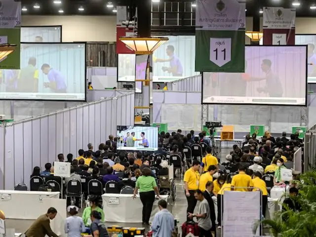 บรรยากาศภายในสถานที่เลือกรอบแรก "เลือกกันเอง" ในกลุ่มอาชีพ เมื่อ 26 มิ.ย.