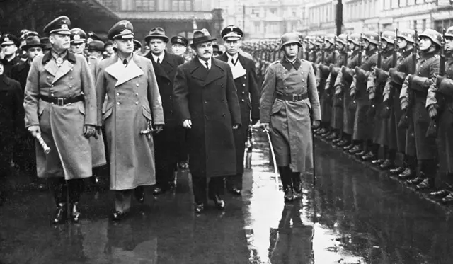 В. Молотов Берлинден кайтып жатат. 1940-ж.