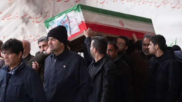 बेहेश्त-ए ज़हरा कब्रिस्तान 