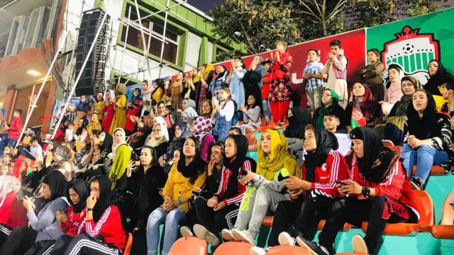 همبستگی دختران افغان با دختر آبی