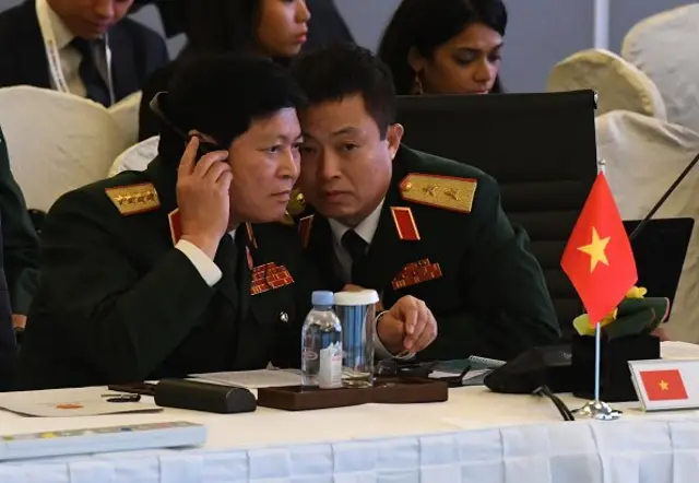 Sách trắng Quốc phòng 2019 tôn trọng quyền tự do hàng hải, hàng không ở Biển Đông của các quốc gia, phù hợp với các quy định của luật pháp quốc tế.