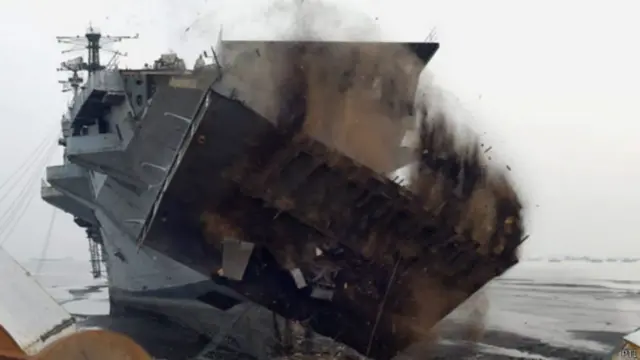 આ પહેલાં આઈ.એન.એસ. વિક્રાન્તને મુંબઈ ખાતે તોડી પાડવામાં આવ્યું હતું