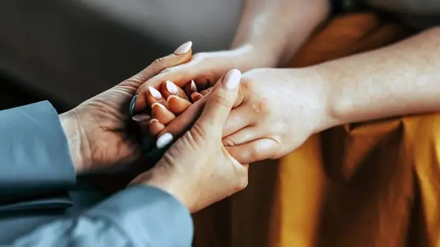 L'ocytocine, souvent appelée « hormone de l'amour », est associée aux moments de complicité et serait capable de contrer certains effets du stress.