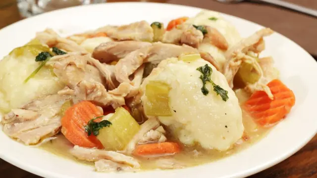 Куриный суп с клецками