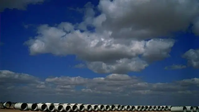 مصنع أنابيب النهر الصناعي العظيم في برقة (صورة أرشيفية)