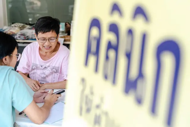  ไอลอว์เปิด “คลินิก สว.” ในหลายจังหวัดทั่วประเทศ เพื่อให้คำแนะนำและช่วยตรวจคุณสมบัติของผู้ประสงค์ลงสมัคร สว. 