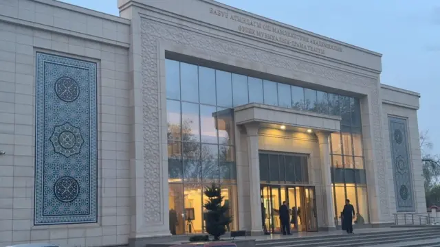 Қирғизистондаги ягона ўзбек театрининг биноси Ўзбекистоннинг моддий кўмаги билан таъмирдан чиқарилган.