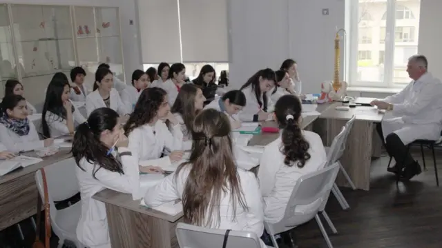 Tibb Universiteti, Seçenovun Bakı filialı